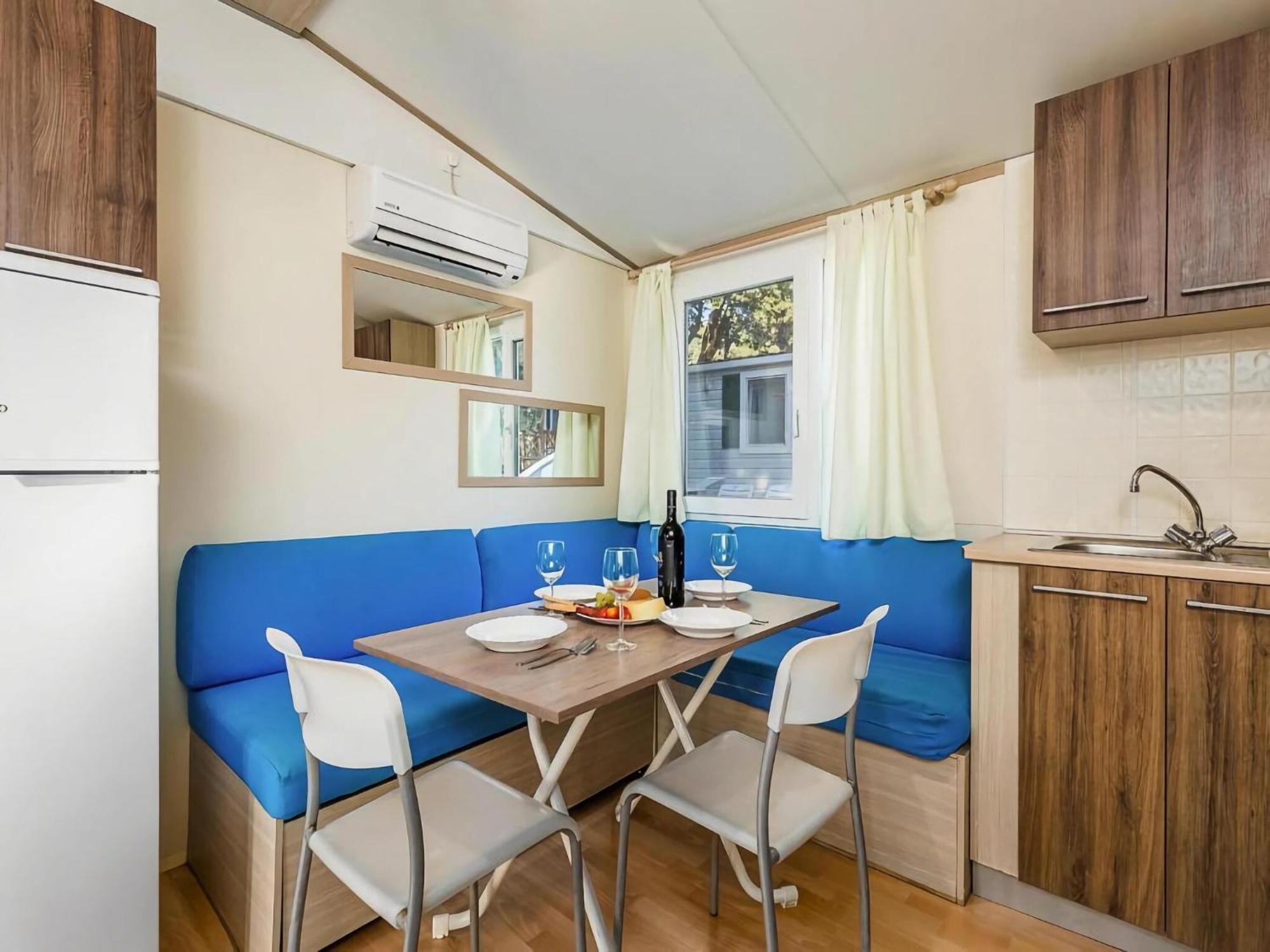 Mobile Homes Mediteran In Caravan Park Strasko, Novalja Exterior photo
