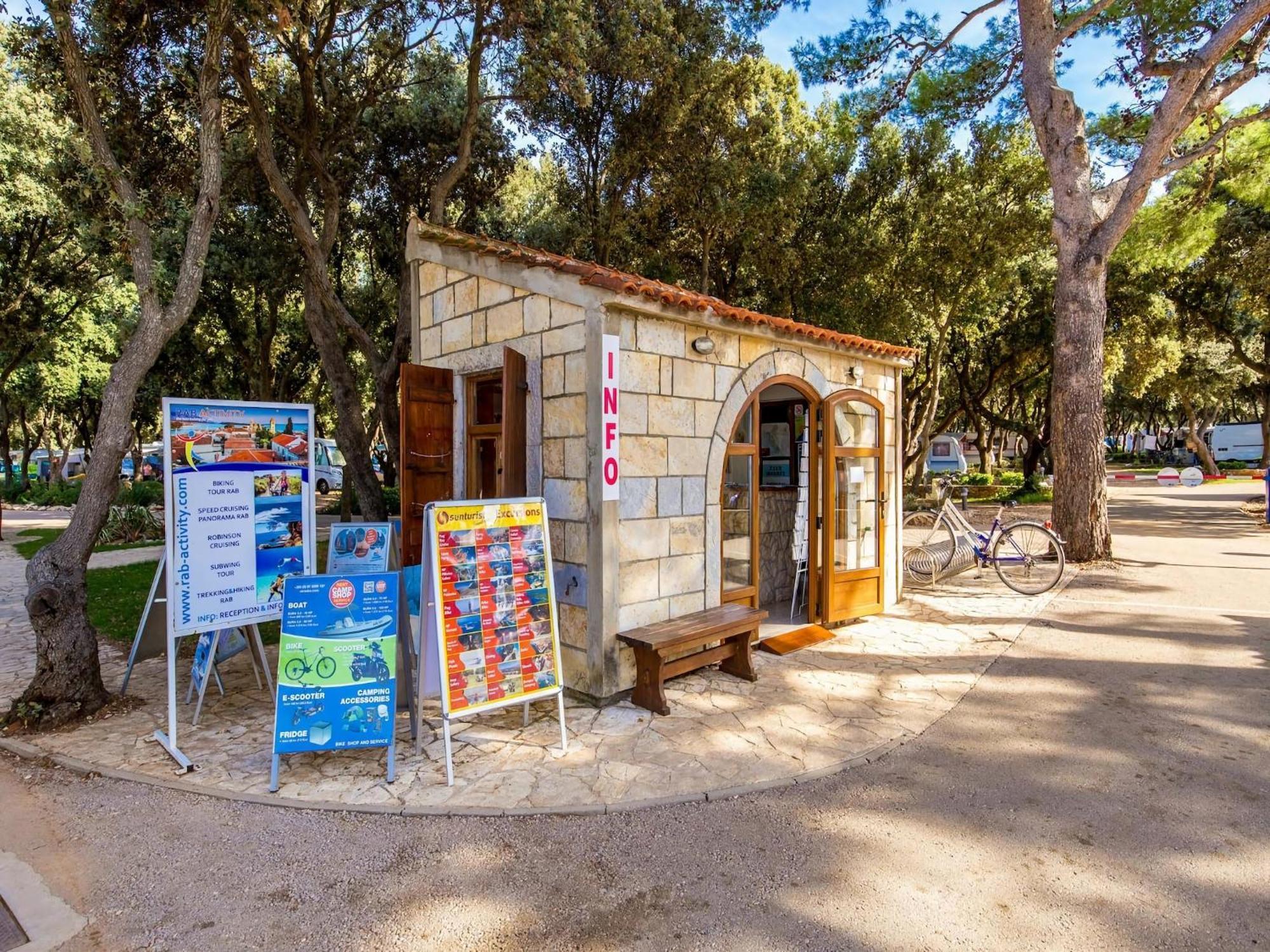 Mobile Homes Mediteran In Caravan Park Strasko, Novalja Exterior photo